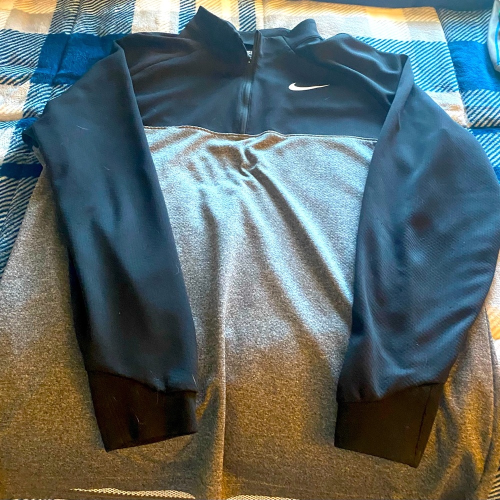 Nike 1/2 zip golf pullover. Black and gray. Mens size Xl